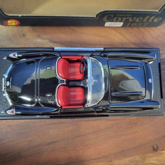Sunnyside Superior 1957 Chevrolet Black / Red Corvette Model Car 1:24 DieCast - Picture 10 of 16